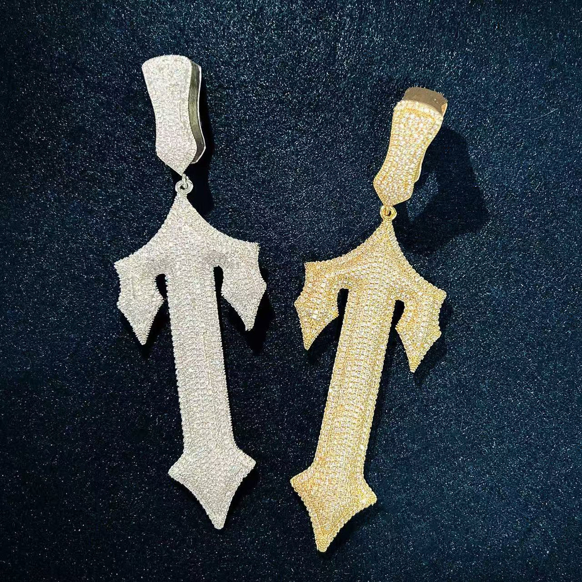 SSS- Trapstar Initial Icedout Letter T diamond fully encrusted pendant