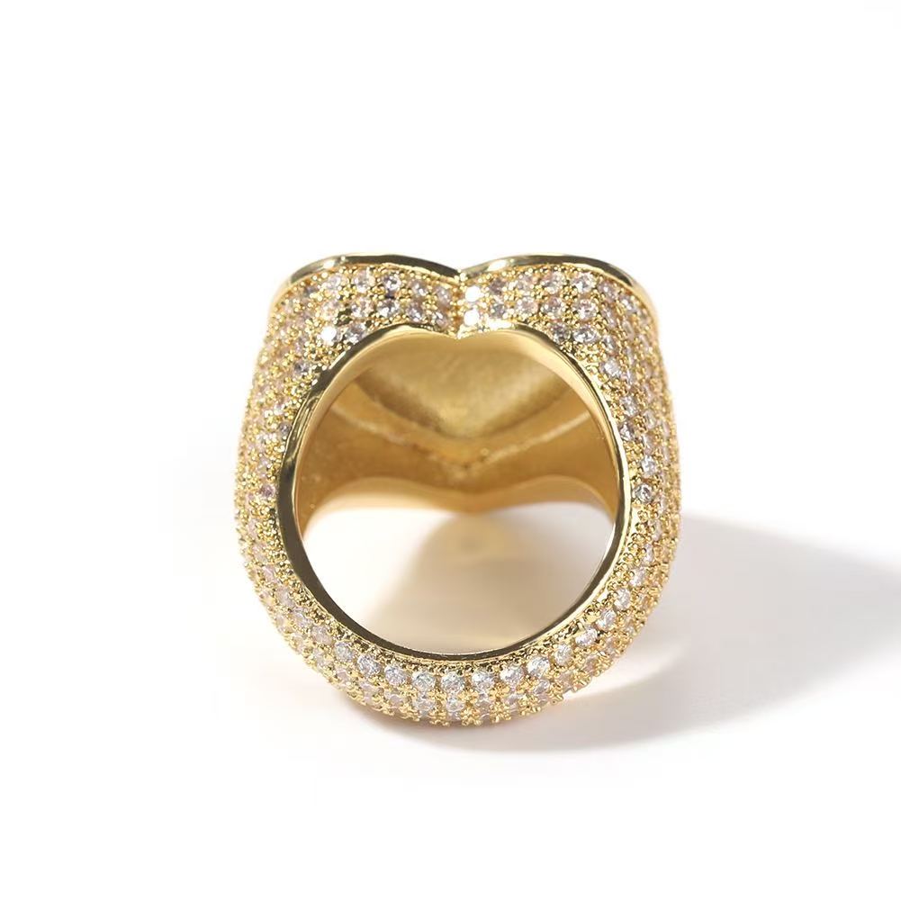 SSS -  Icedout Heart round cut diamond ring