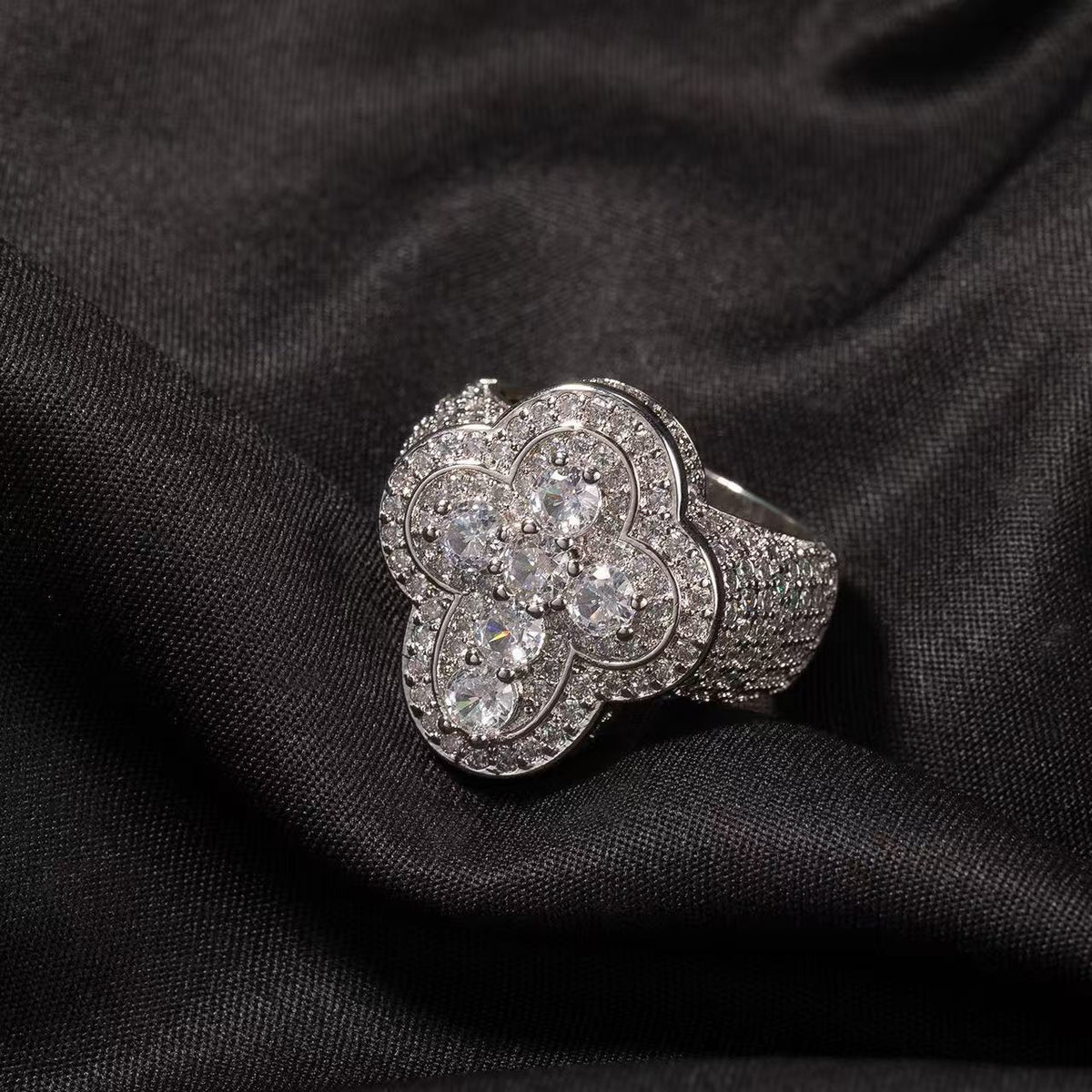 SSS - Four leaf Clover Diamond Cut Ring