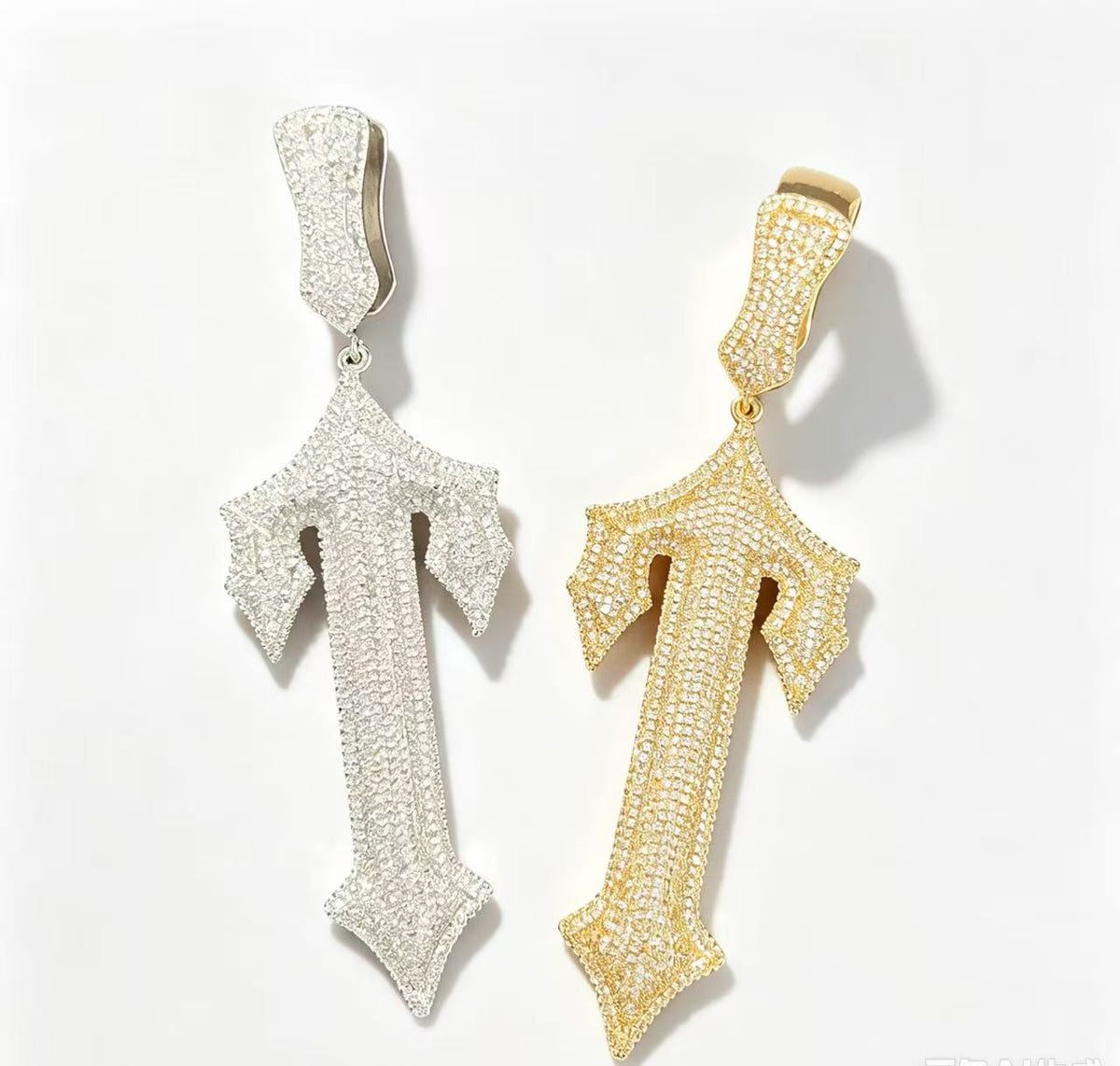 SSS- Trapstar Initial Icedout Letter T diamond fully encrusted pendant