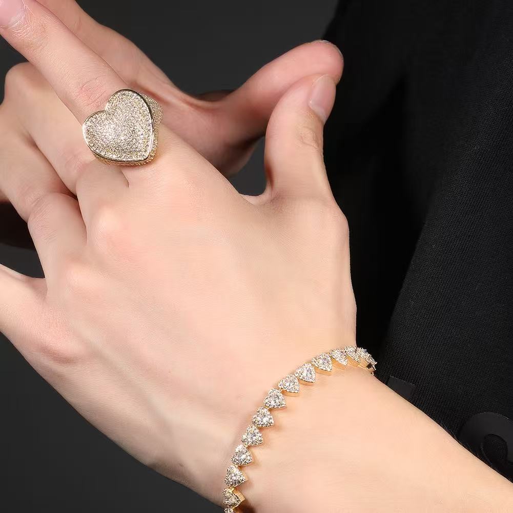 SSS -  Icedout Heart round cut diamond ring