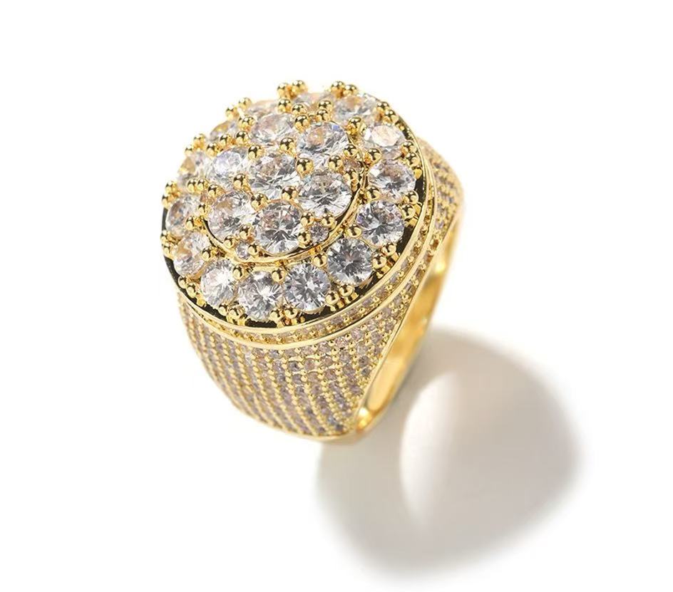 SSS -  Icedout Round cluster diamond pointers Cut Ring